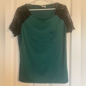 La Vie en Rose tee shirt with lace sleeves - Green & Black - Size Medium